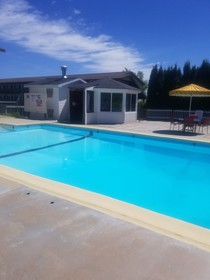 Days Inn & Suites by Wyndham St. Ignace Lakefront