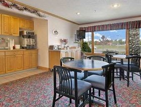 Super 8 by Wyndham St. Ignace