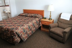 Budget Host Crestview Inn