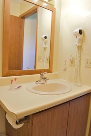 Great Lakes Inn and Suites