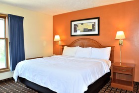Great Lakes Inn and Suites