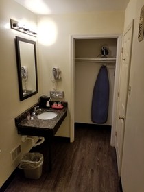 Great Lakes Inn and Suites