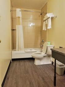 Great Lakes Inn and Suites