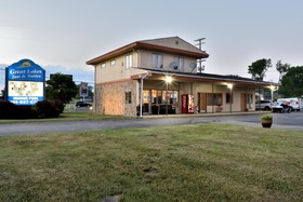 Great Lakes Inn and Suites