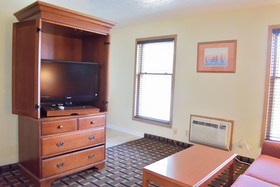 Great Lakes Inn and Suites