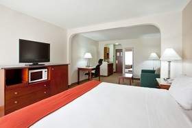 Holiday Inn Express & Suites Three Rivers
