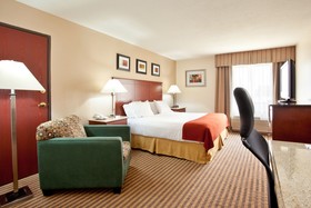 Holiday Inn Express & Suites Three Rivers