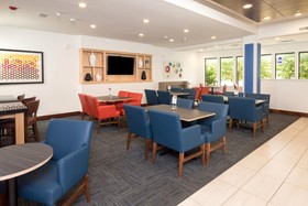 Holiday Inn Express Hotel & Suites Detroit - Utica