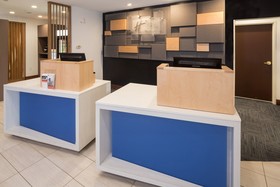 Holiday Inn Express Hotel & Suites Detroit - Utica