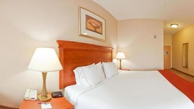 Holiday Inn Express Hotel & Suites Detroit - Utica