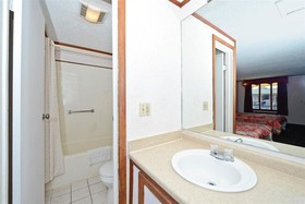 Americas Best Value Inn & Suites - Warren / Detroit