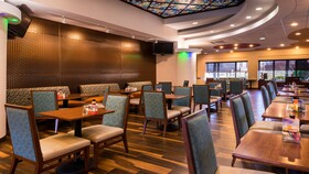 Holiday Inn & Suites Warren