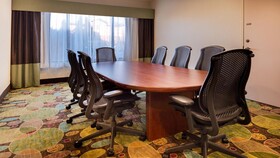 Holiday Inn & Suites Warren