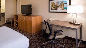 Holiday Inn & Suites Warren