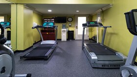 Holiday Inn & Suites Warren