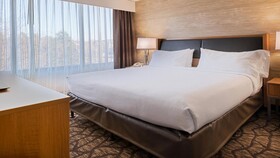Holiday Inn & Suites Warren