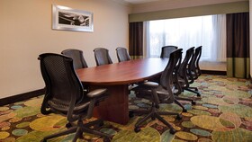 Holiday Inn & Suites Warren