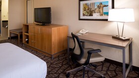 Holiday Inn & Suites Warren