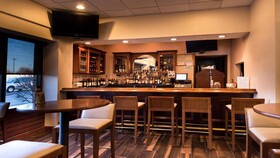 Holiday Inn & Suites Warren