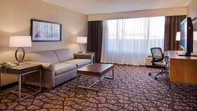 Holiday Inn & Suites Warren