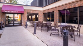 Holiday Inn & Suites Warren