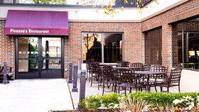 Holiday Inn & Suites Warren