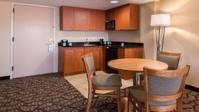 Holiday Inn & Suites Warren
