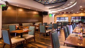 Holiday Inn & Suites Warren