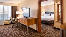 Holiday Inn & Suites Warren