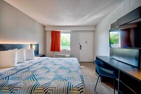 Motel 6 Detroit East Warren