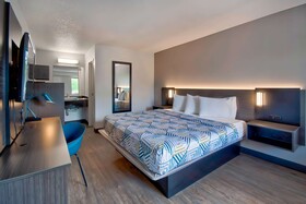 Motel 6 Detroit East Warren