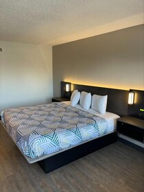 Motel 6 Detroit East Warren