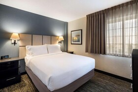 Sonesta Simply Suites Detroit Warren