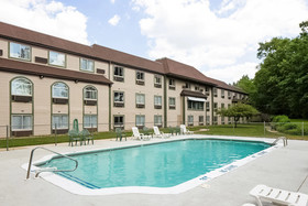 Econo Lodge Whitehall Near Michigan's Adventure
