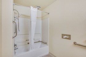 Econo Lodge Whitehall Near Michigan's Adventure