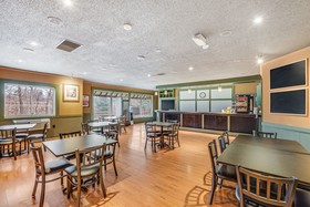 Econo Lodge Whitehall Near Michigan's Adventure