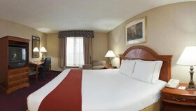 Holiday Inn Express & Suites Woodhaven