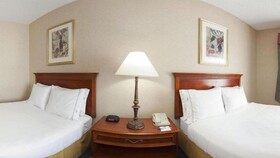 Holiday Inn Express & Suites Woodhaven