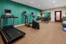 Holiday Inn Express & Suites Woodhaven