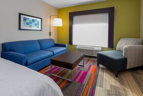 Holiday Inn Express & Suites Woodhaven