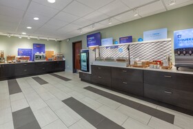 Holiday Inn Express & Suites Woodhaven
