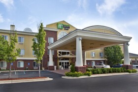 Holiday Inn Express & Suites Woodhaven