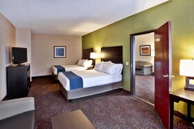 Holiday Inn Express & Suites Woodhaven