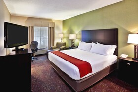 Holiday Inn Express & Suites Woodhaven