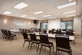 Country Inn & Suites by Radisson, Albertville, MN
