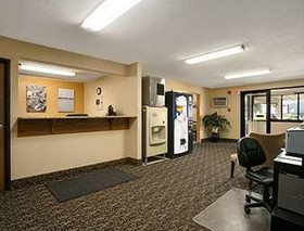 Super 8 by Wyndham Alexandria MN