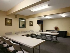 Super 8 by Wyndham Alexandria MN
