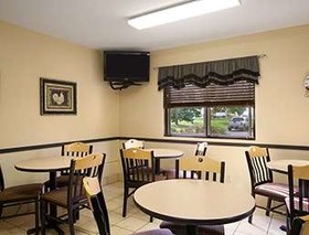Super 8 by Wyndham Alexandria MN