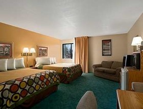 Super 8 by Wyndham Alexandria MN