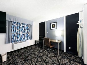 Coratel Inn and Suites Blaine